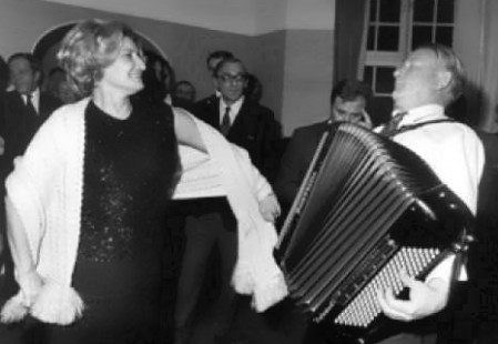 Nada Mamula bailando